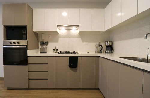 w Trendy Cozy 2BR w Balcony in Miraflores