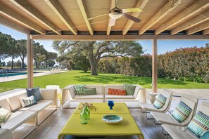 Outdoor dining - Majordoms Golf Peralada – Luxury Villa with Pools & Entertainment (Perelada)