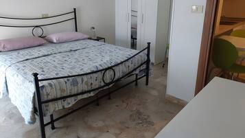 WiFi, bed sheets