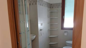 Shower, towels