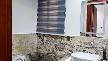 Luxury Apartment, City View | Bathroom | Shower, free toiletries, towels, soap