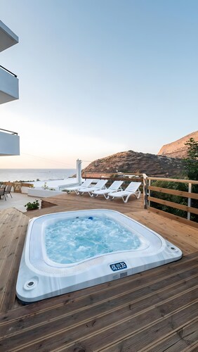 Villa 'Dirui' with Sea View, Wi-Fi and Air Conditioning