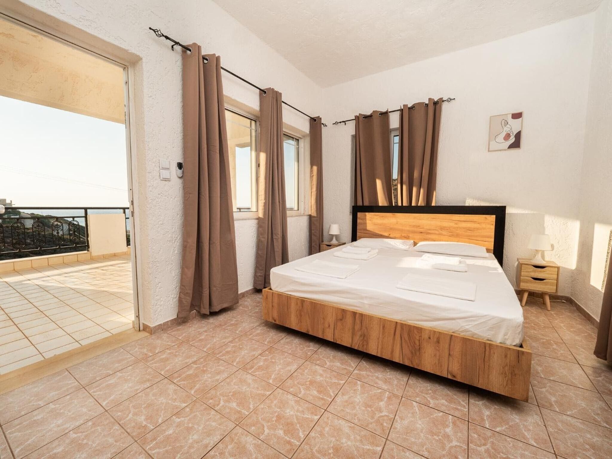 Tabla de planchar con plancha, wifi, ropa de cama