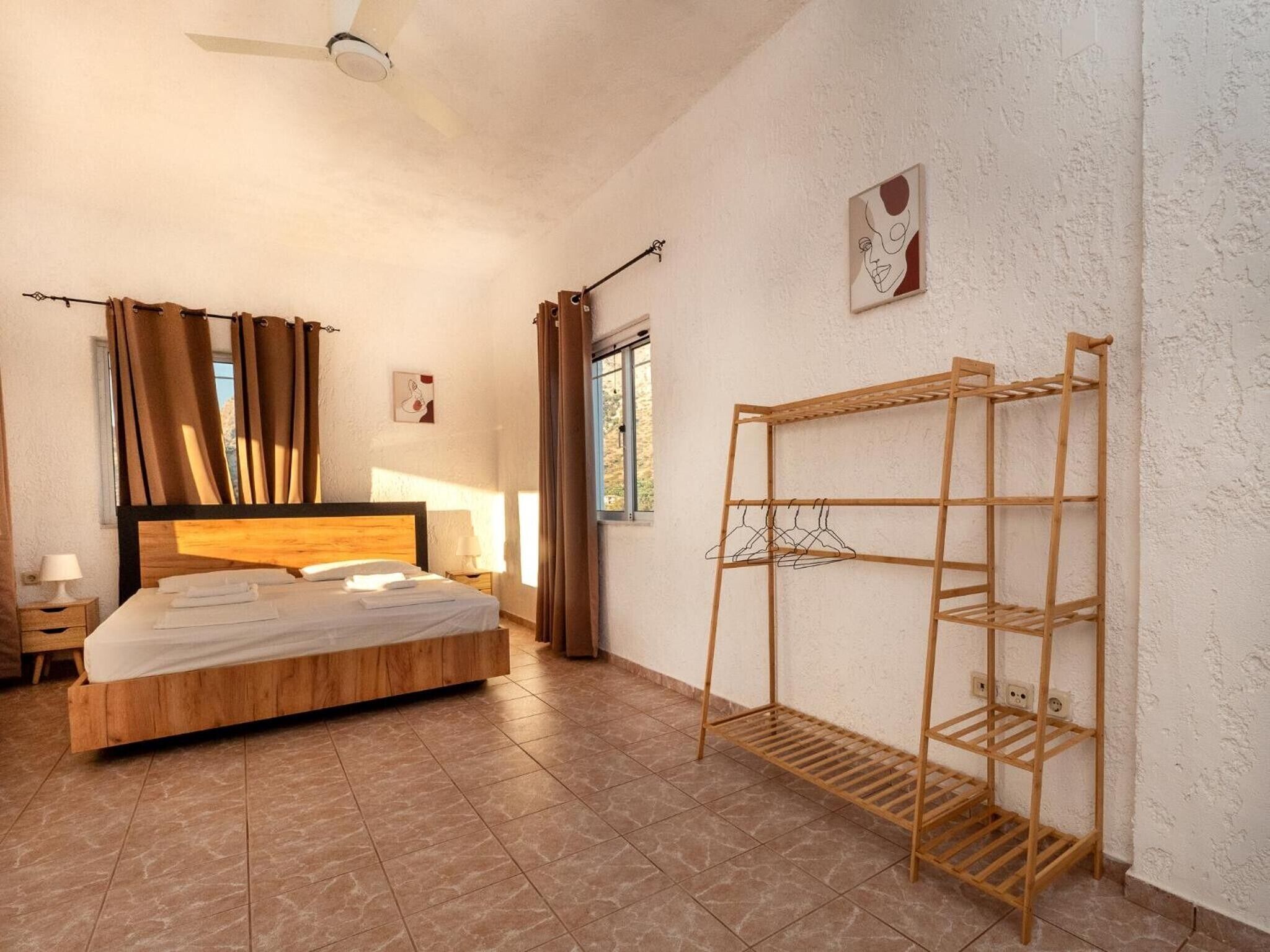 Iron/ironing board, WiFi, bed sheets