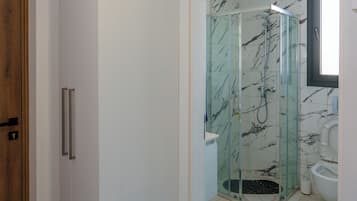 Studio Suite Comfort, balkon, pemandangan pantai | Kamar mandi
