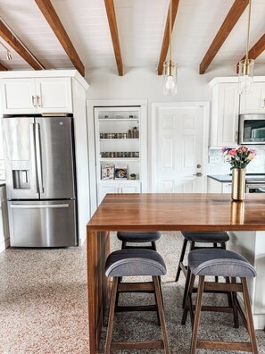 Dining - Renovated Mid-Century Modern 3 bedroom Home with Fenced In Backyard in Orlando (Orlando)