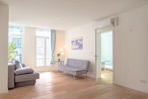 Apartment | Living room - 12-guest Apartment on the Main Square (Antwerp)