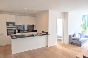 Apartment | Private kitchen - 12-guest Apartment on the Main Square (Antwerp)