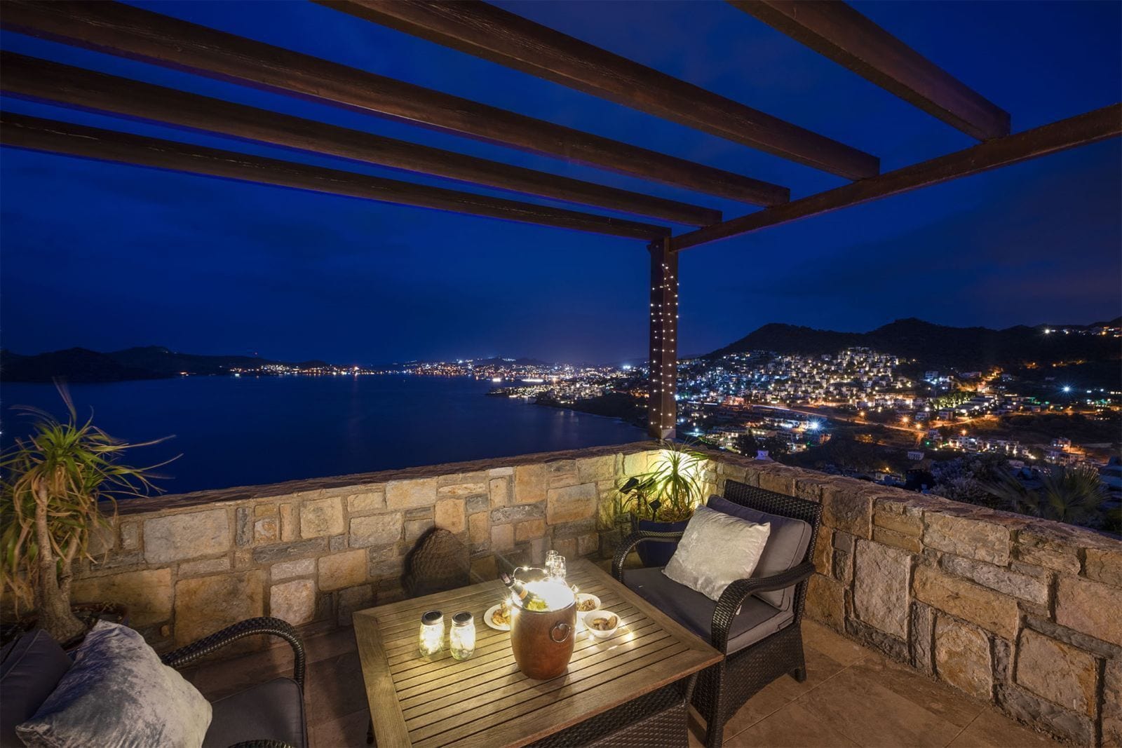 Comfort villa, terras, uitzicht op zee | Terras