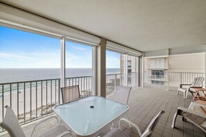 Outdoor dining - White Caps 1006 by Liquid Life (Orange Beach)