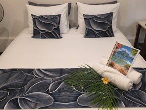 Iron/ironing board, WiFi, bed sheets