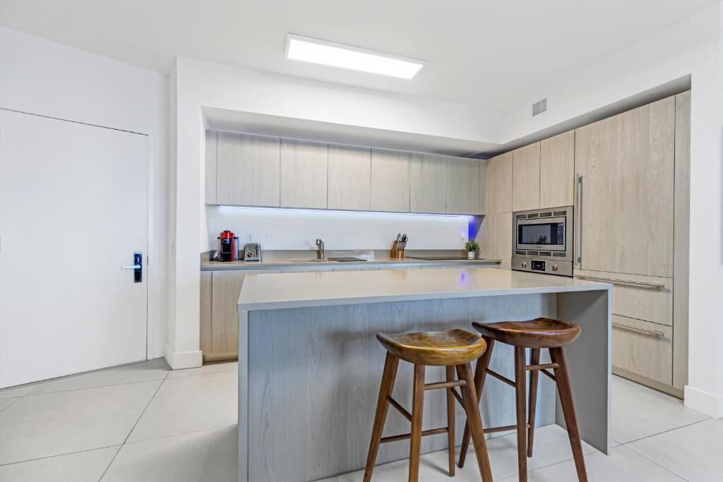 Deluxe Suite, Balcony, Sea View | Private kitchen