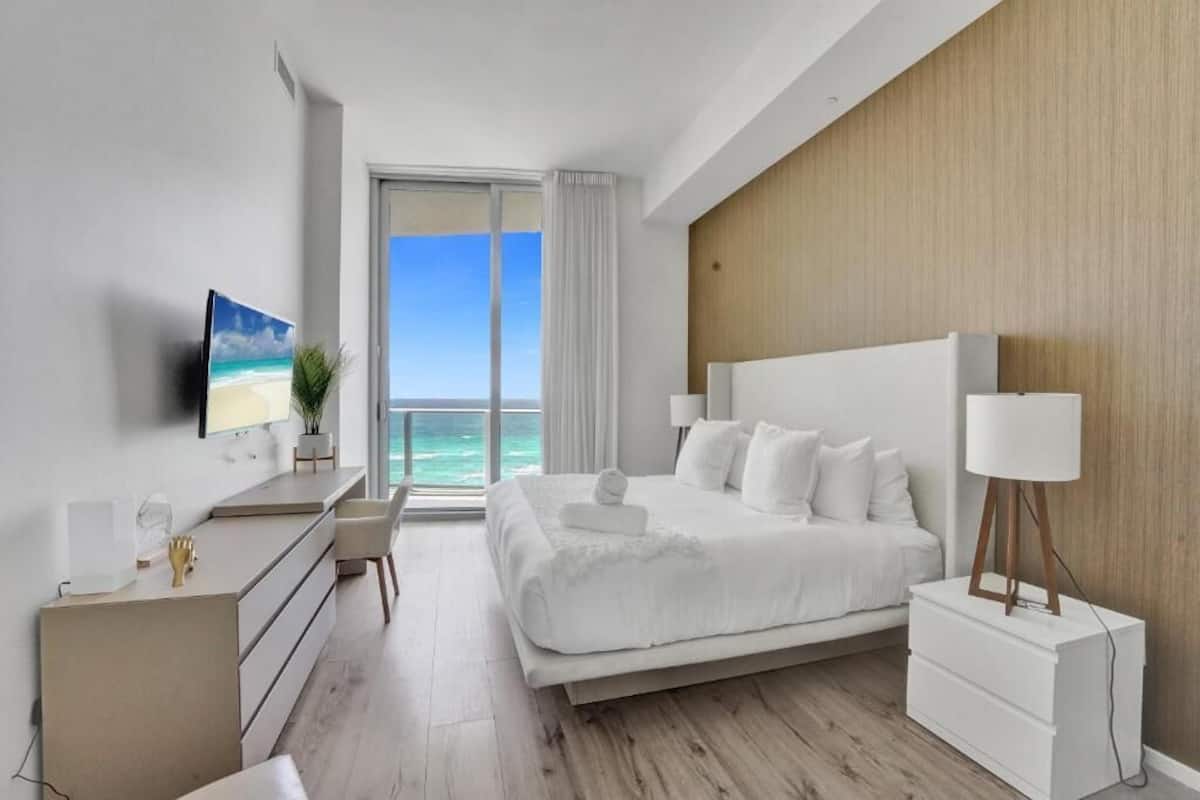 Deluxe Studio Suite, Balcony, Sea View | Free WiFi