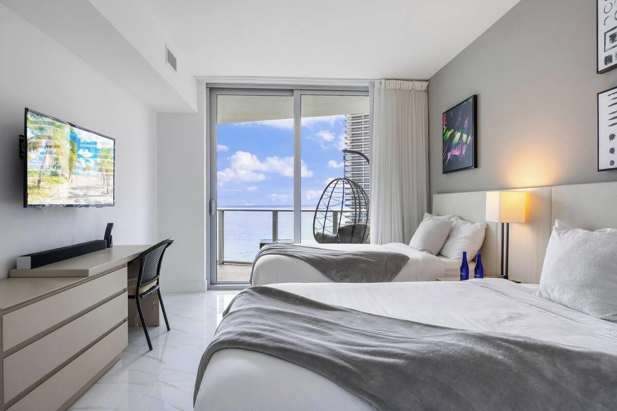 WiFi (free), bed sheets