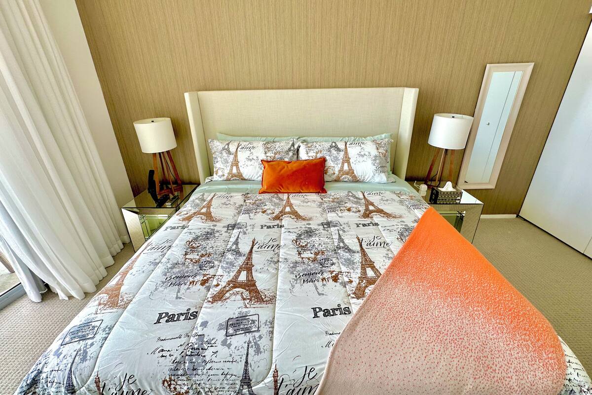 Deluxe Apartment, Balcony, Sea View | WiFi (free), bed sheets