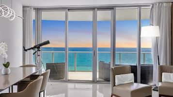 Suite Deluxe, balcon, vue sur la mer | Intérieur