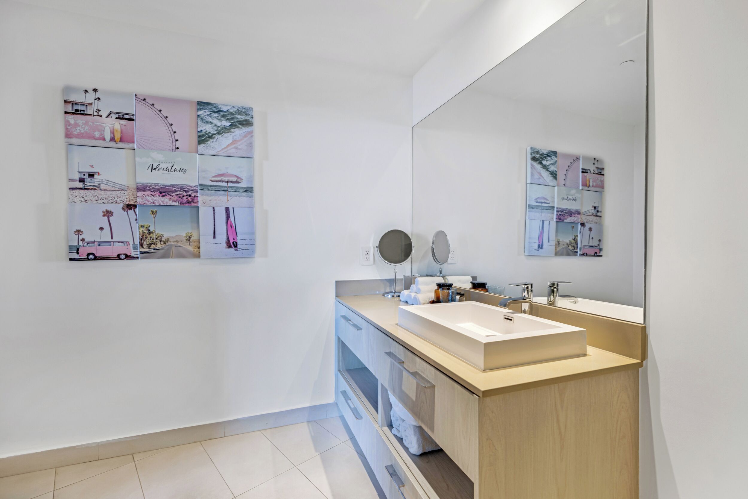 Deluxe Suite, Balcony, Sea View | Bathroom | Free toiletries, hair dryer, towels, soap