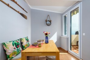 Apartment, Balkon, Meerblick | Speisen