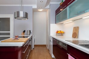 Apartment, Balkon, Meerblick | Eigene Küche | Wasserkocher mit Kaffee-/Teezubehör, Wasserkocher
