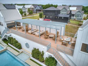 Outdoor dining - North Gable- Bunkhouse in Steele Park with Private Pool and Hot Tub access (Carlton Landing)