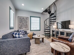 Living area - North Gable- Bunkhouse in Steele Park with Private Pool and Hot Tub access (Carlton Landing)