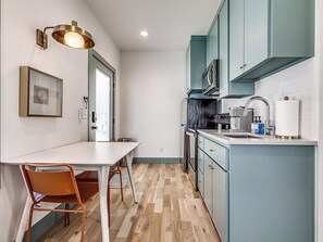 Fridge, coffee/tea maker, toaster, cookware/dishes/utensils - South Gable- Cozy Bunkhouse Retreat with Pool plus Hot Tub at Carlton Landing (Eufaula)