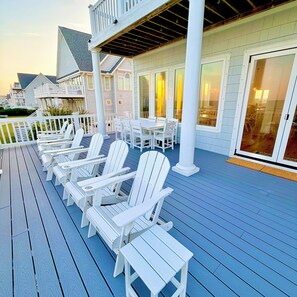 Outdoor dining - Kings Gate/Oceanfront/Community Pool/Huge Yard (North Topsail Beach)