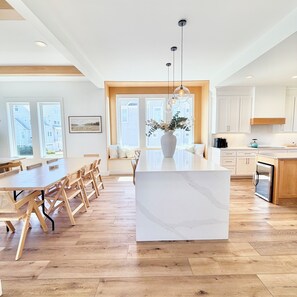 Dining - Kings Gate/Oceanfront/Community Pool/Huge Yard (North Topsail Beach)