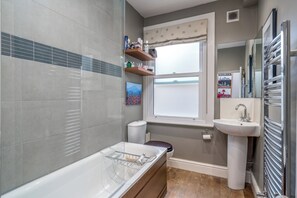 Bathroom - Serene 2-bedroom apartment in London perfect for your getaway (London)