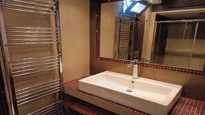 Departamento Deluxe, vista al patio | Baño