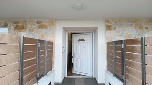 Exterior detail - Zeus Luxury Suite in Nea Flogita (Flogita)