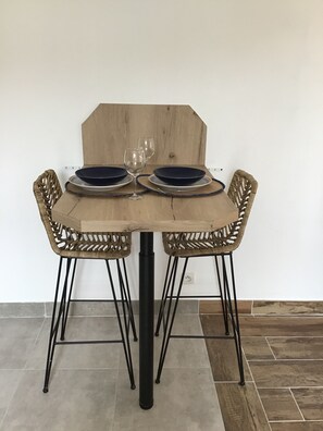 Dining - Seasonal rental charming studio Vias village (Vias)