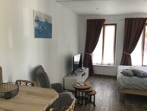 Strykjärn/strykbräda, internet och sängkläder