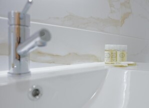 Shower, hair dryer, towels, soap - Coração de Viana AL  (VIANA DO CASTELO)