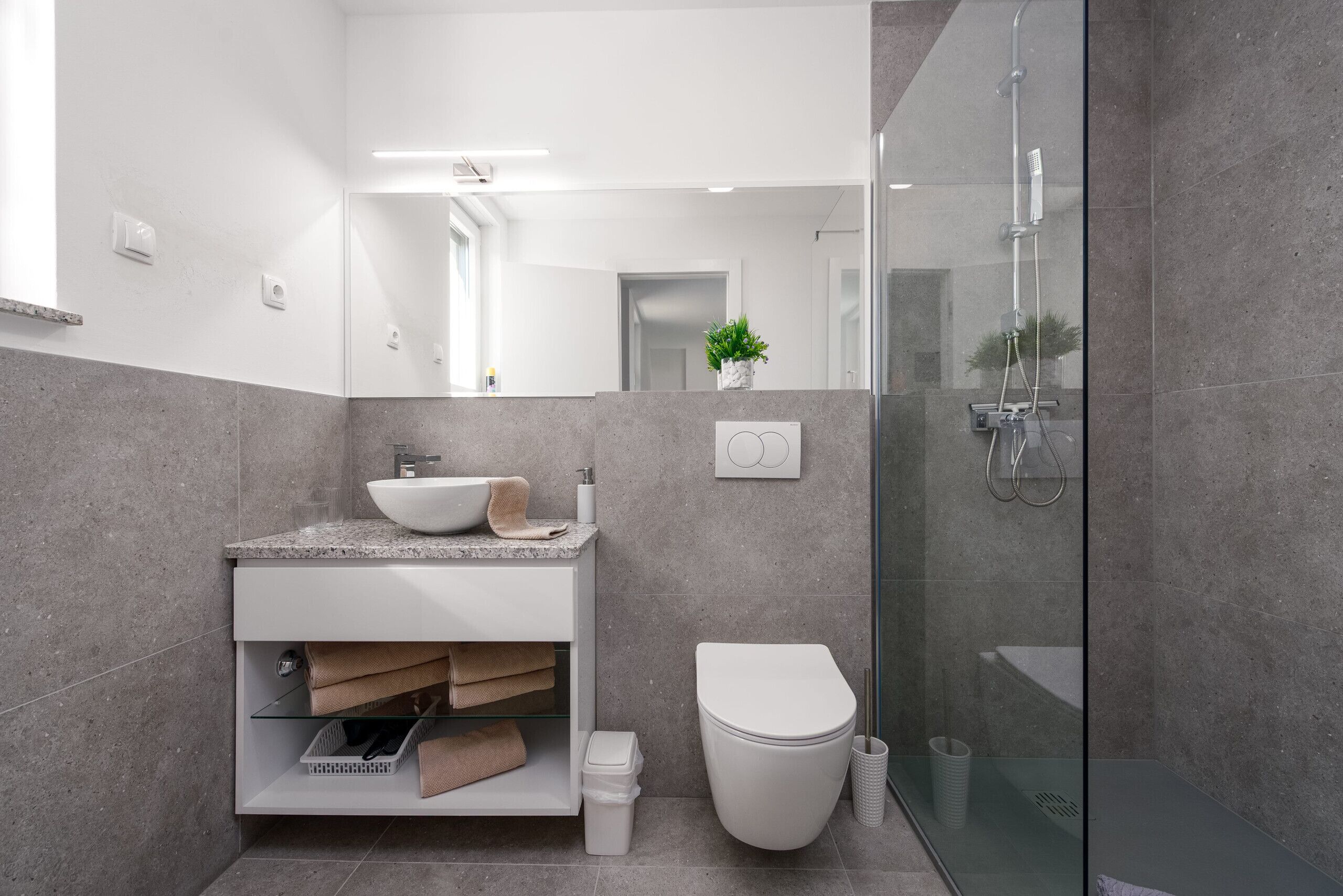 Shower, towels
