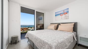 3 Schlafzimmer, kostenlose Babybetten, Bettwäsche