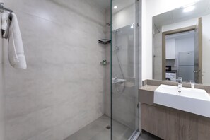 House - Free Housekeeping Visits During Your Stay - Stayshort - Majestic Studio in Bloom Tower C Perfect for 3 (Dubai)