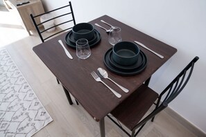 House - Free Housekeeping Visits During Your Stay - Stayshort - Majestic Studio in Bloom Tower C Perfect for 3 (Dubai)