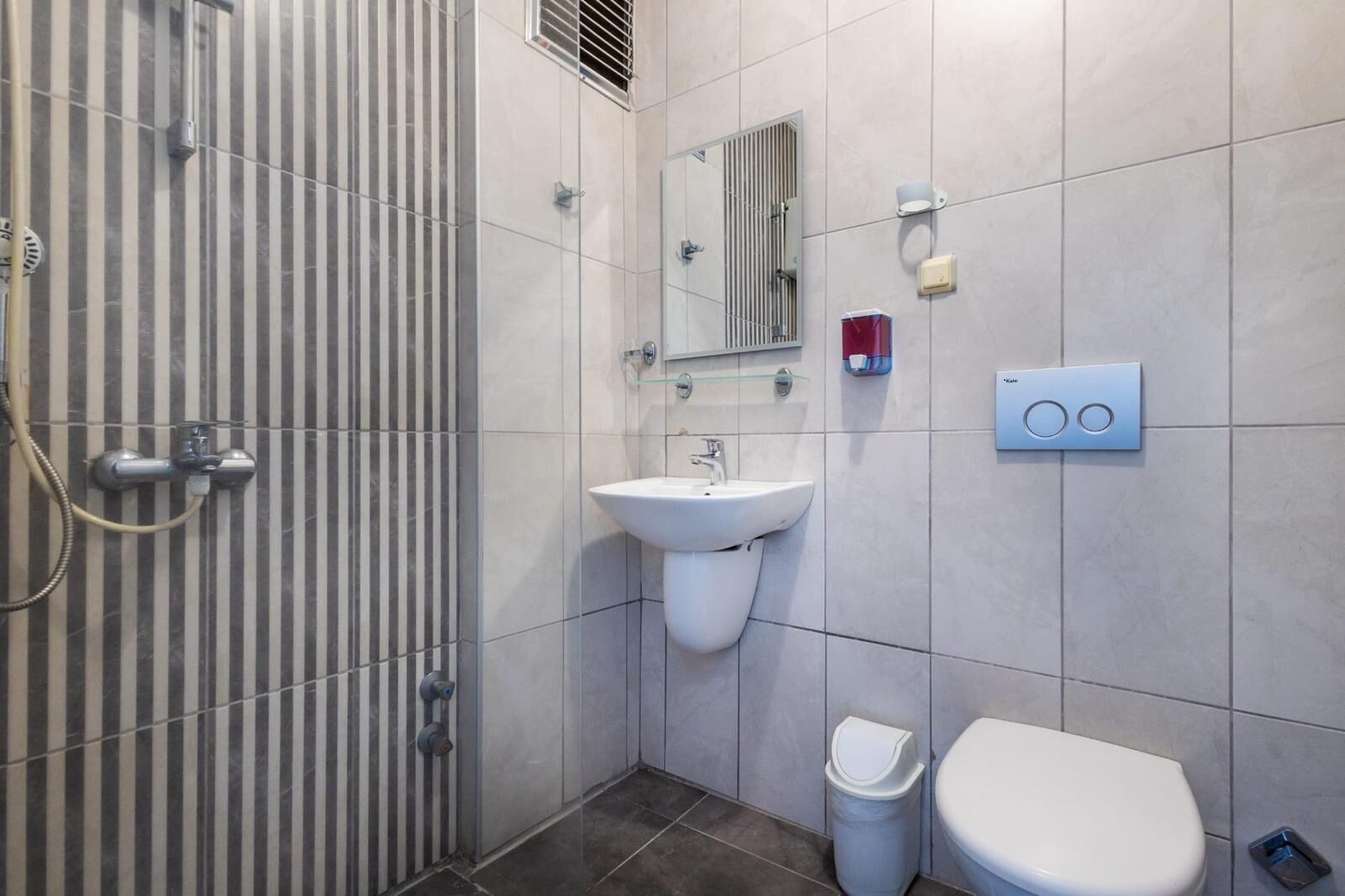 Departamento familiar, vista al jardín | Baño