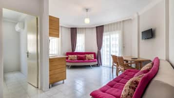 Departamento familiar, vista al jardín | Área de sala de estar