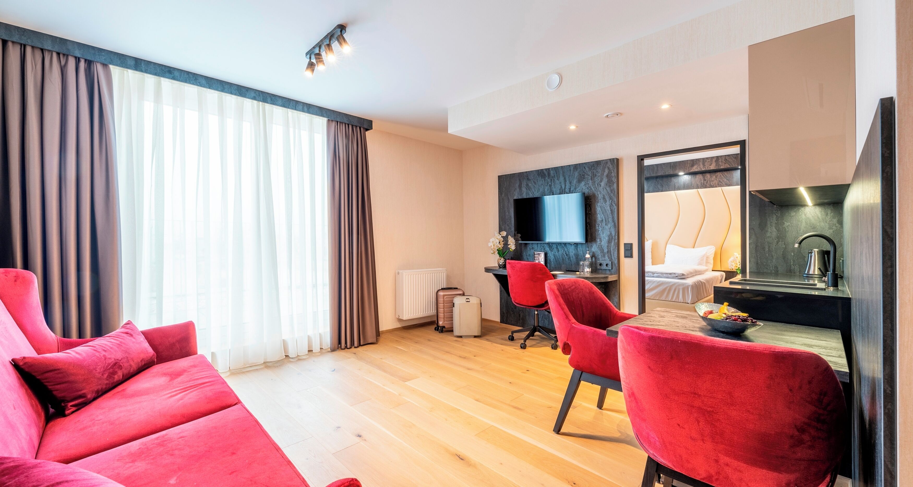 Căn hộ Premium, quang cảnh thành phố | Minibar, két bảo mật tại phòng, bàn, phòng cách âm 