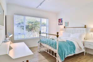 Iron/ironing board, free WiFi - Vonkelwyn | Bright and Breezy by Grotto Beach (Hermanus)