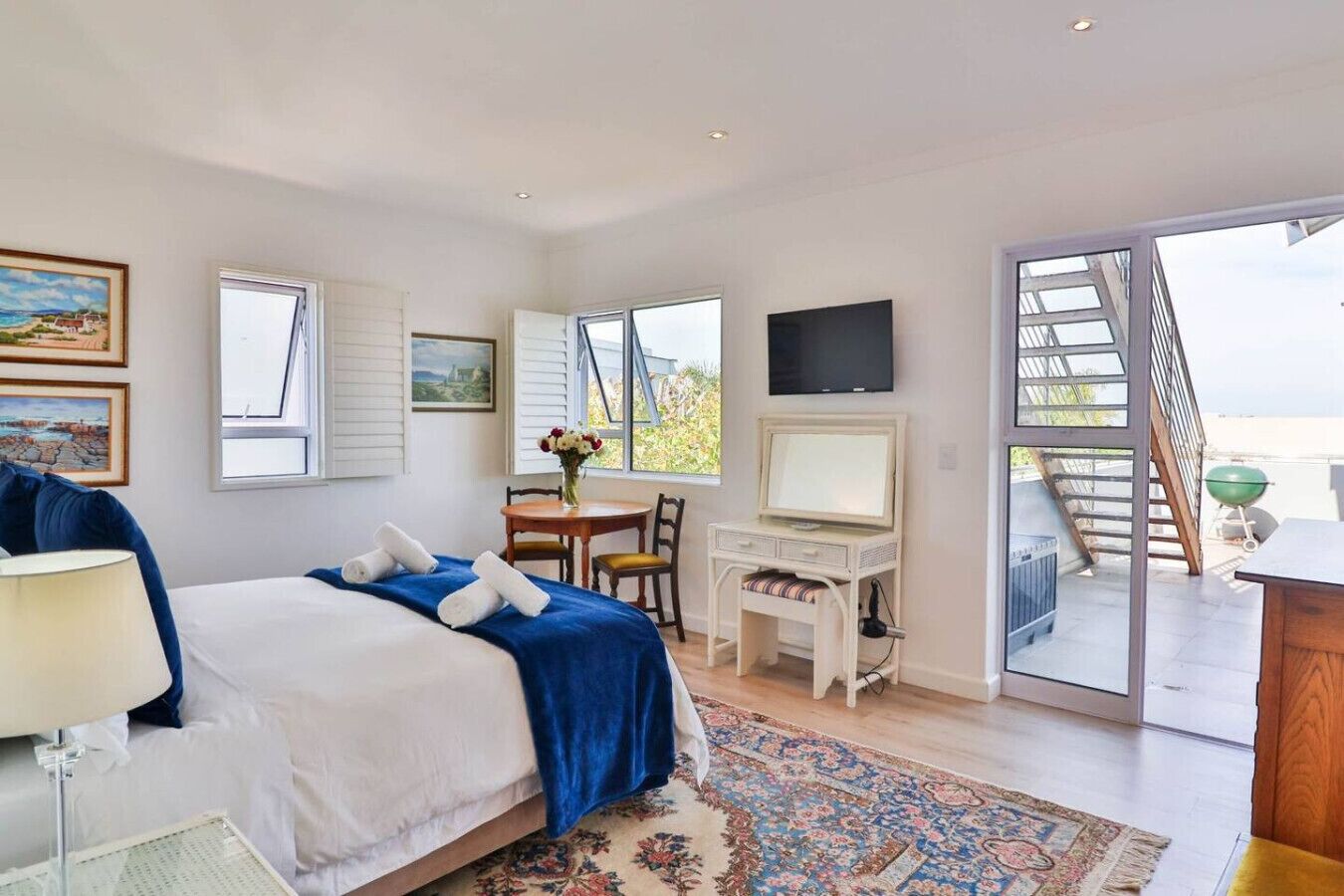 Iron/ironing board, WiFi (free)