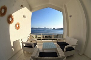 Quarto luxo, vista para o mar | Terraço/pátio