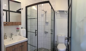 Deluxe Room, Sea View | Bathroom
