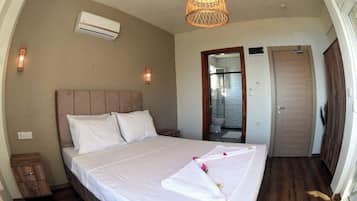 Deluxe Room, Sea View | Free WiFi