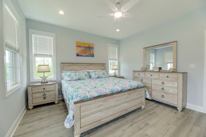 House (4 Bedrooms) | Interior - Hot Tub, Waterway/ocean Views! Sneads Ferry Escape (Sneads Ferry)