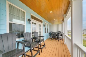 House (4 Bedrooms) | Interior - Hot Tub, Waterway/ocean Views! Sneads Ferry Escape (Sneads Ferry)