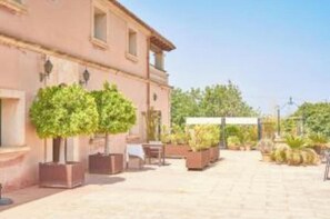 Terrace/patio - Ayurvila Wellness Retreat: 2 Bedroom Apartment (Manacor)