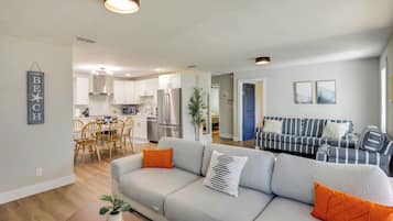 House (4 Bedrooms) | Interior